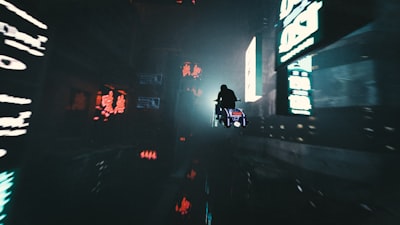 精装赛博义体破产指南:当你的朋友圈人设,再也遮不住你那贫血的灵魂
