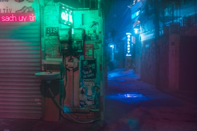 霓虹灯、义体与赛博狗粮:别装了,你们崇拜的算法神明只是个高级Excel